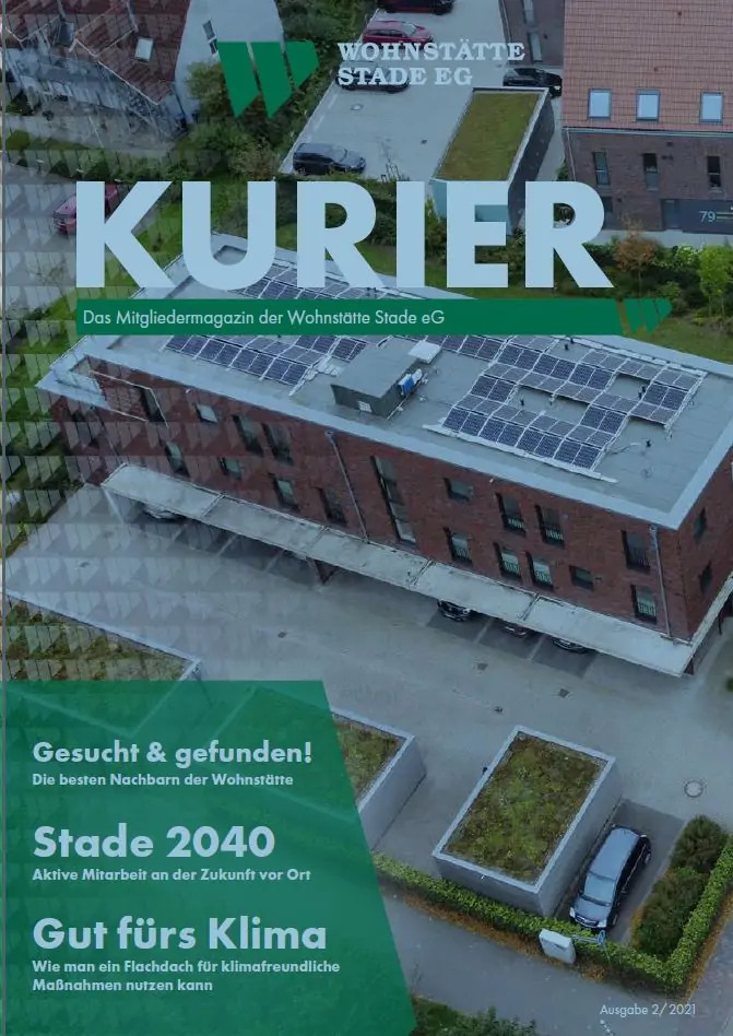 Luftaufnahme eines modernen Flachdachgebäudes mit Sonnenkollektoren und Grünanlagen. Die Titelseite des Magazins trägt den Titel KURIER und hebt in grünen Bannern Nachbarschaft, Klimaaktionen und lokale Zukunftsinitiativen hervor.